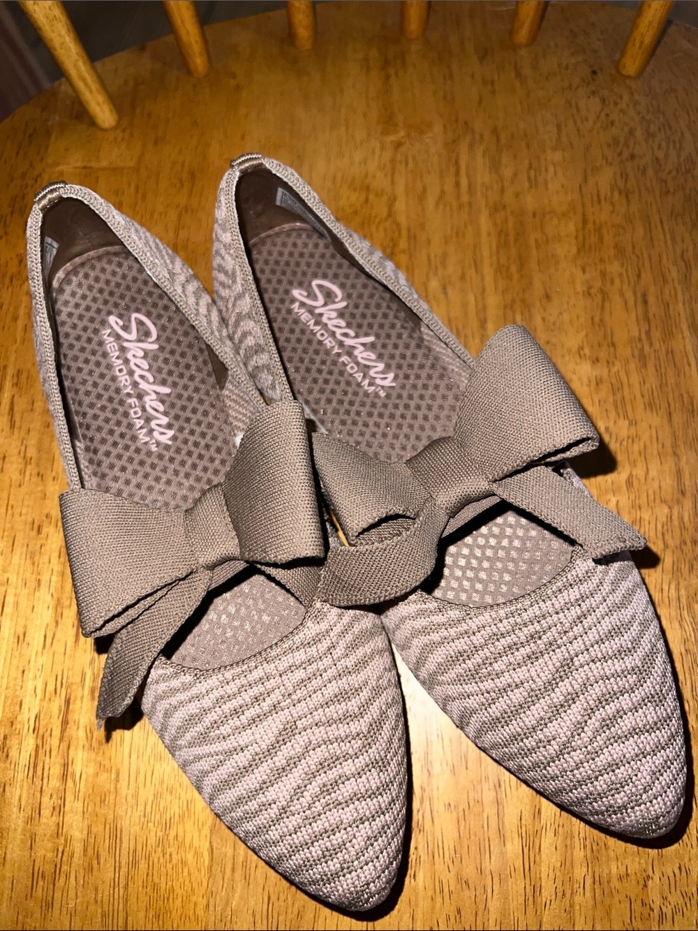 Skechers Taupe Pointed-Toe Bow Flats Cleo Size 5.5